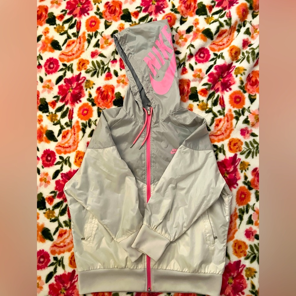 Nike quarter sleeve wind breaker